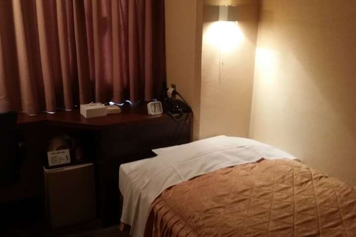 Room 4 of 42