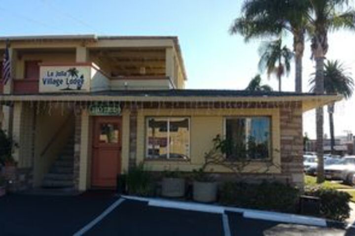 Exterior of La Jolla Village Lodge