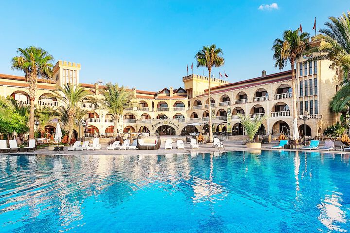 Le Chateau Lambousa Hotel