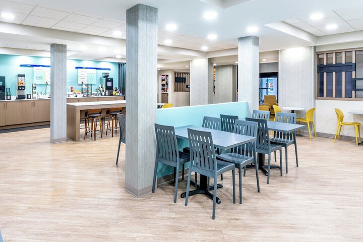 Breakfast/Coffee Service 31 of 45