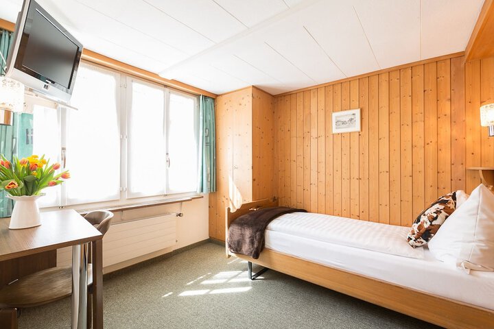 Room 6 of 55
