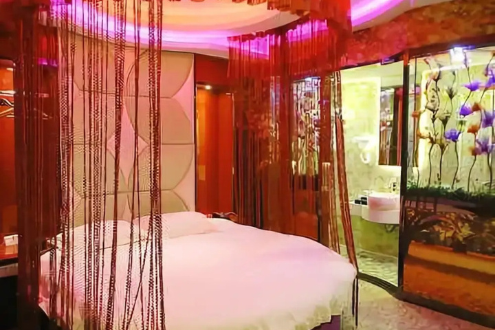 Room 3 of 9