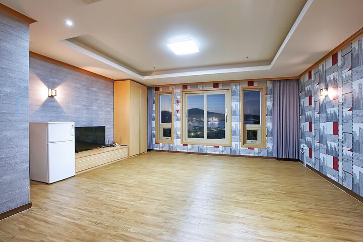 Room 7 of 62