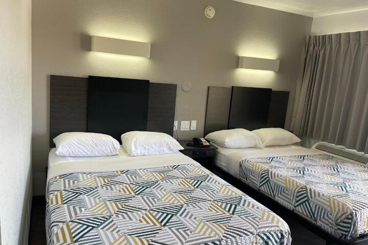 2 Double Beds (21 of 29)