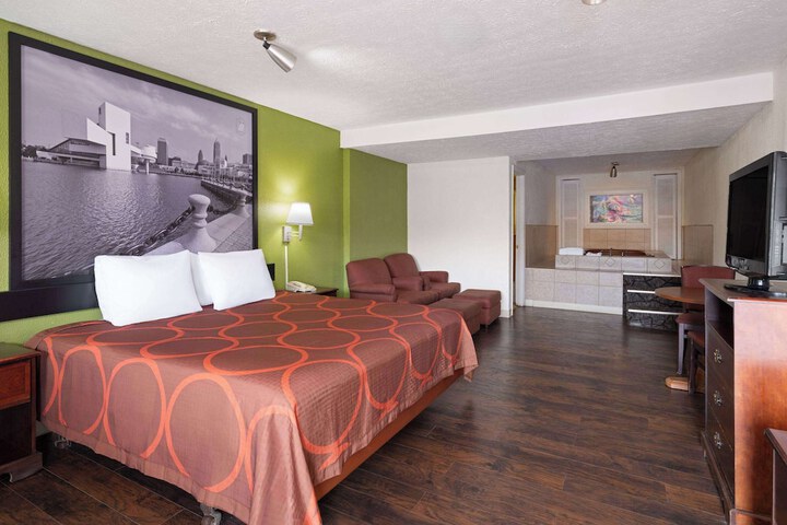 1 King Bed (14 of 16)