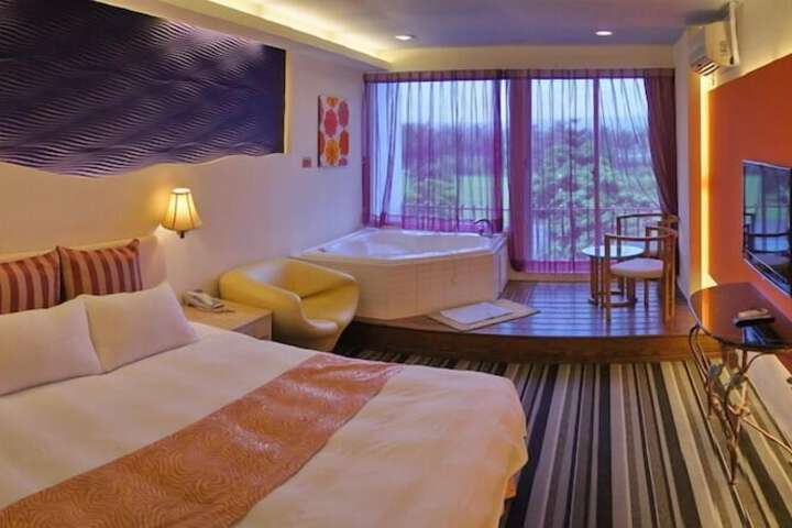 Room 52 of 61