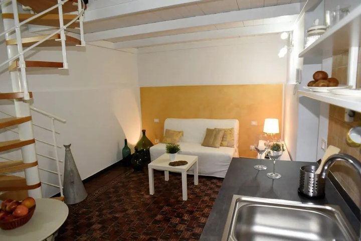Room 4 of 12