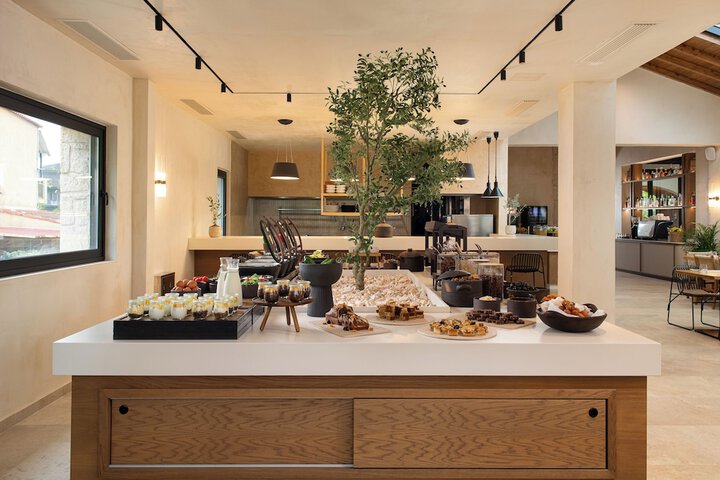 Breakfast/Coffee Service 48 of 86