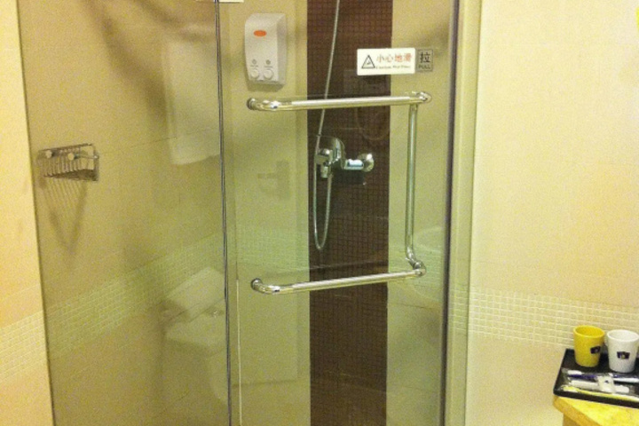 Room 8 of 10
