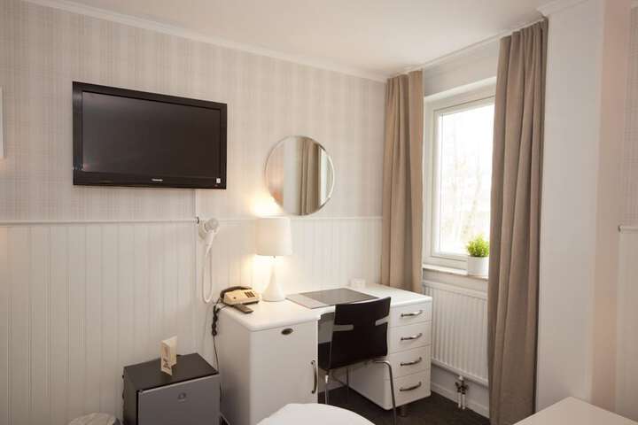 Room 9 of 47