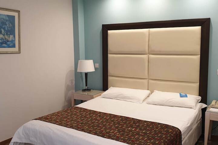 Room 18 of 65