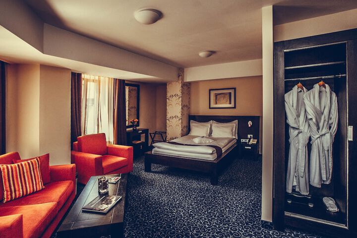 Room 23 of 34