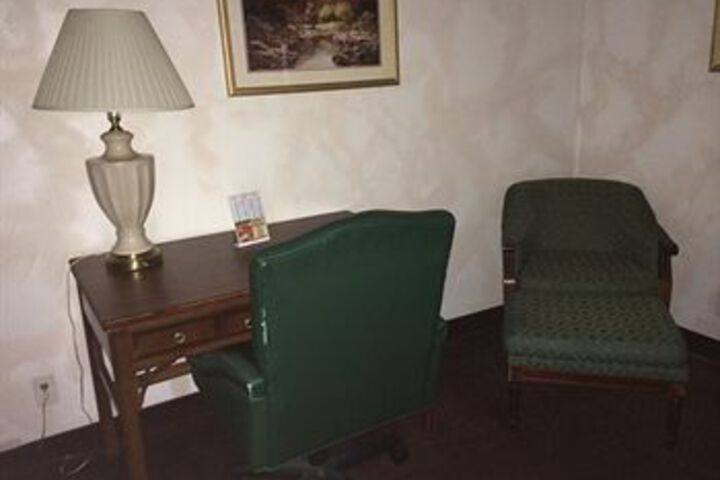 Room 33 of 42