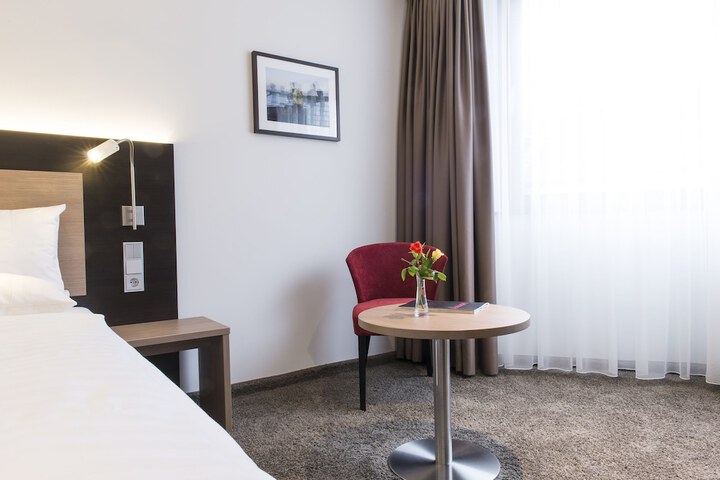 Room 12 of 70