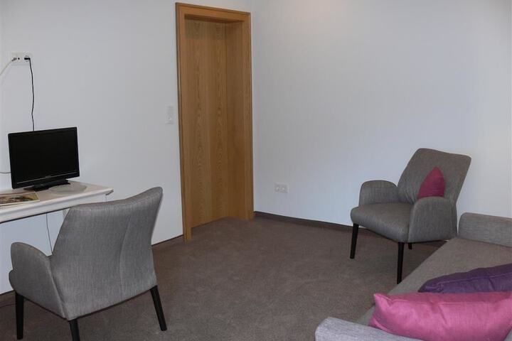 Room 53 of 98