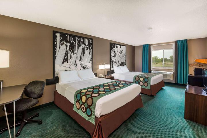 1 Queen Bed Mobility Accessible (8 of 14)