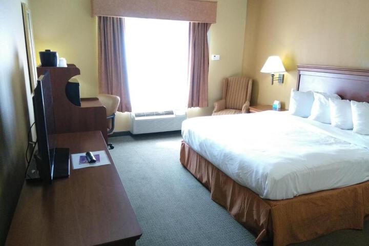 1 King Bed (12 of 15)