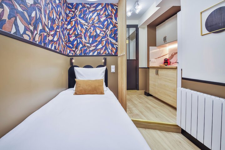 Room 33 of 116
