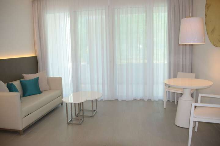 Room 6 of 145