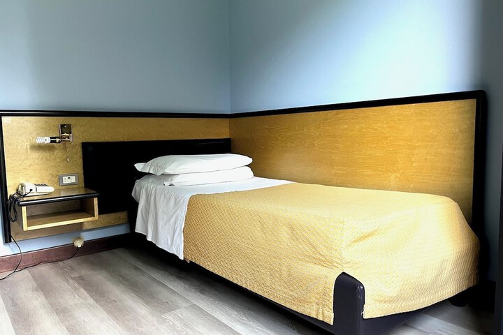 Room 9 of 21