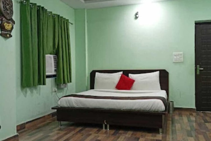 Room 4 of 6