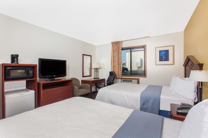 1 Double Bed Mobility Accessible (3 of 11)