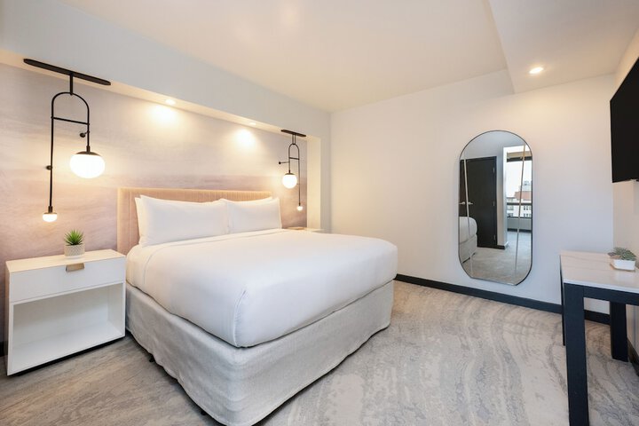 Room 40 of 170