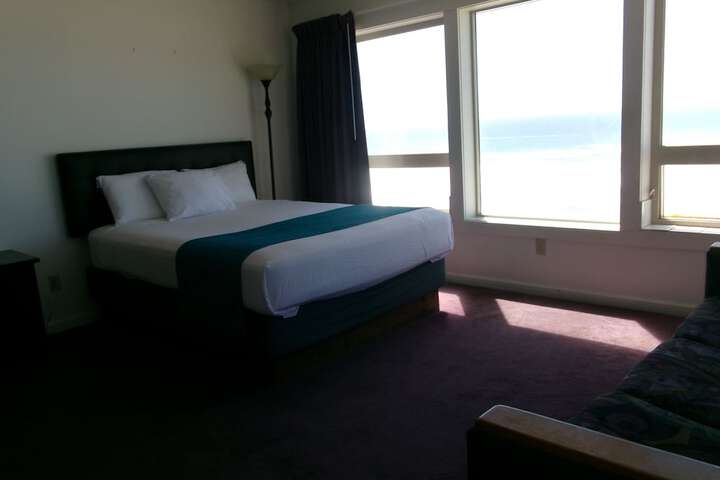 Room 32 of 165