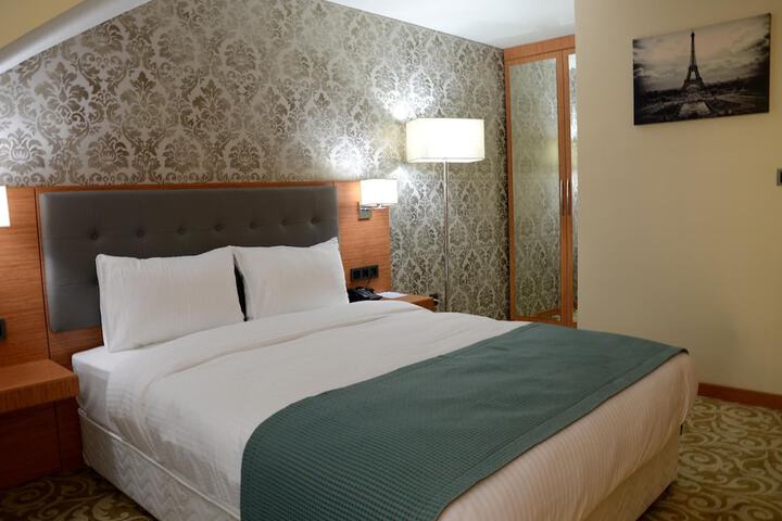 Room 12 of 62
