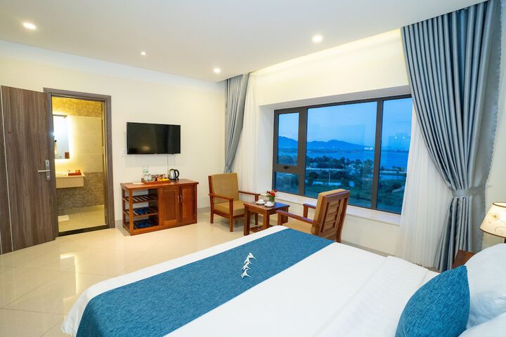 Room 7 of 80