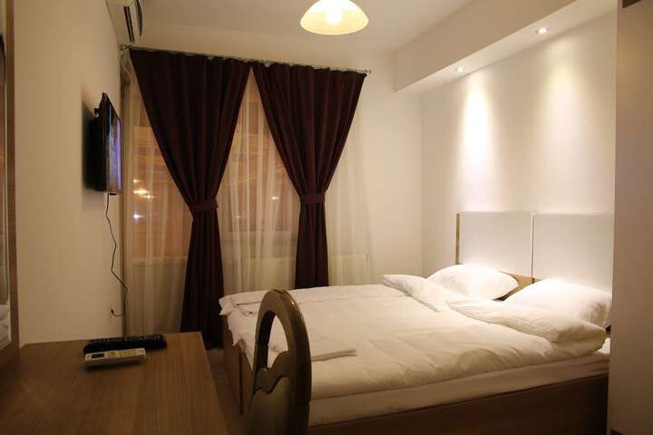 Room 3 of 35