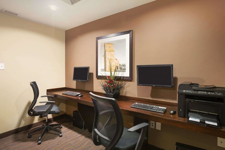 Business Center 17 of 17