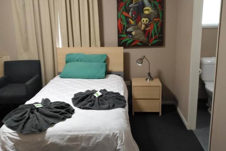 Room 9 of 27