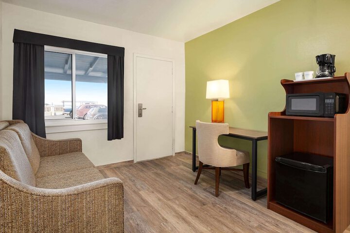 1 King Bed with Continental Breakfast (7 of 13)