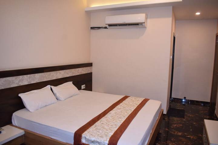 Room 8 of 21