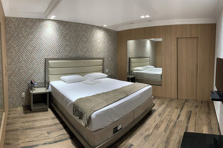 Room 4 of 30