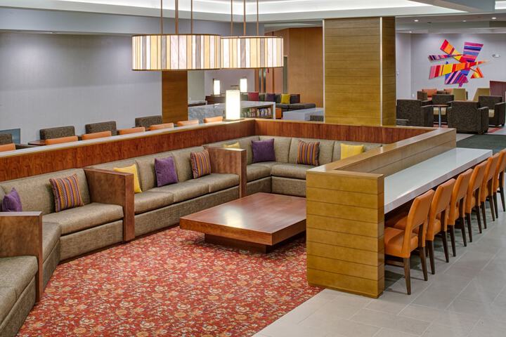 Lobby lounge