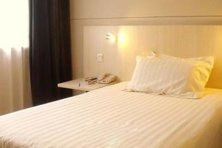 Room 3 of 9