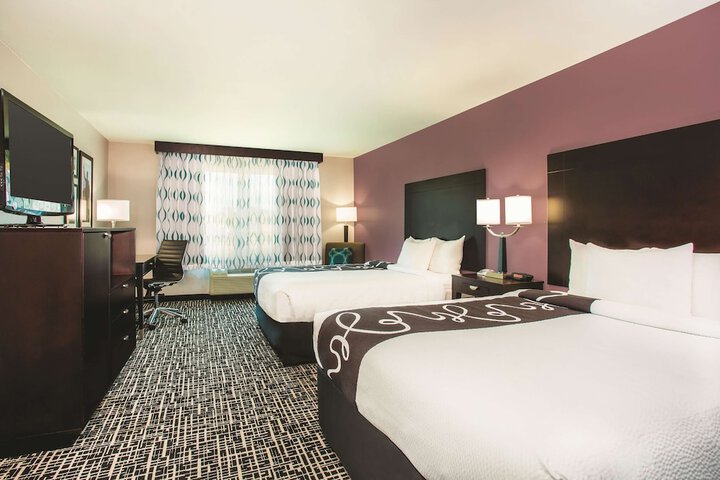 2 Queen Bed Mobility Hearing Impaired Accessible Room (5 of 7)