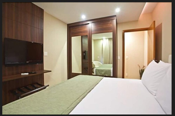 Room 8 of 32
