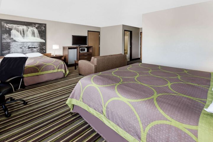 1 King Bed (4 of 16)