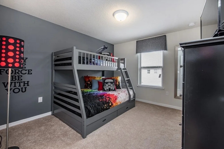 Room 9 of 18