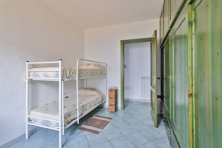 Room 5 of 16