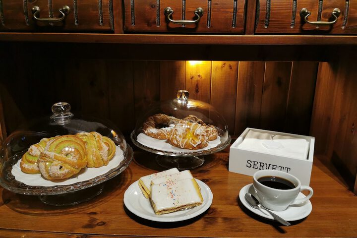 Breakfast/Coffee Service 26 of 38