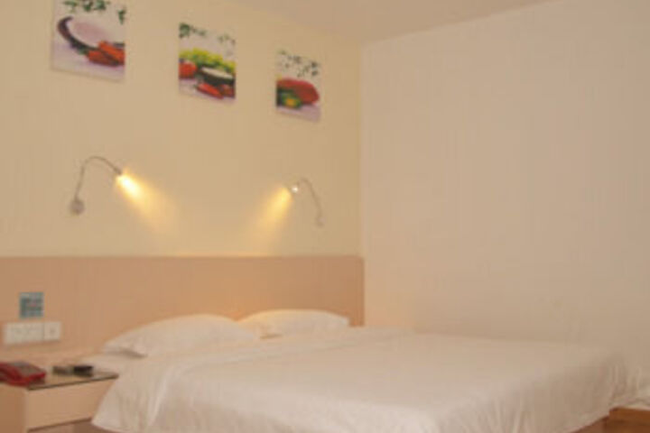 Room 6 of 10