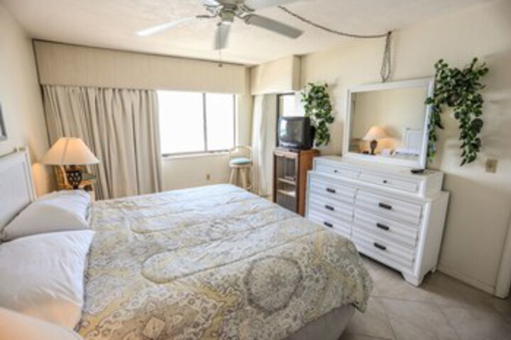 Room 28 of 35