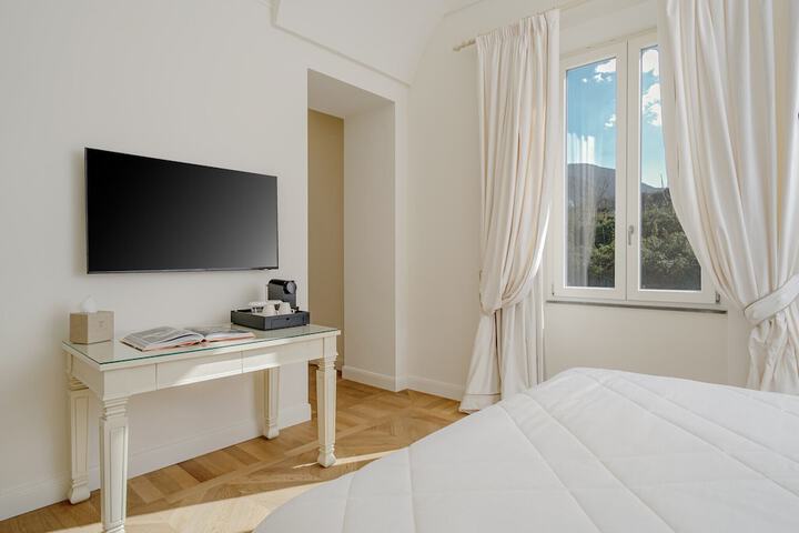 Room 43 of 165
