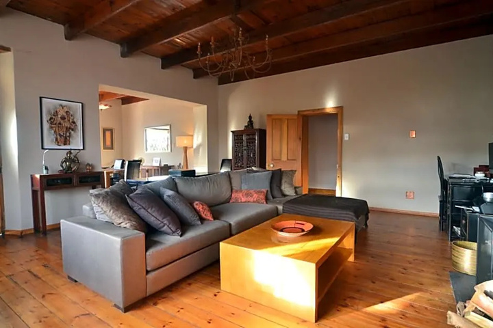 Room 4 of 15