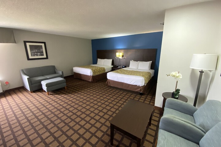 1 Queen Bed Accessible Room (9 of 18)