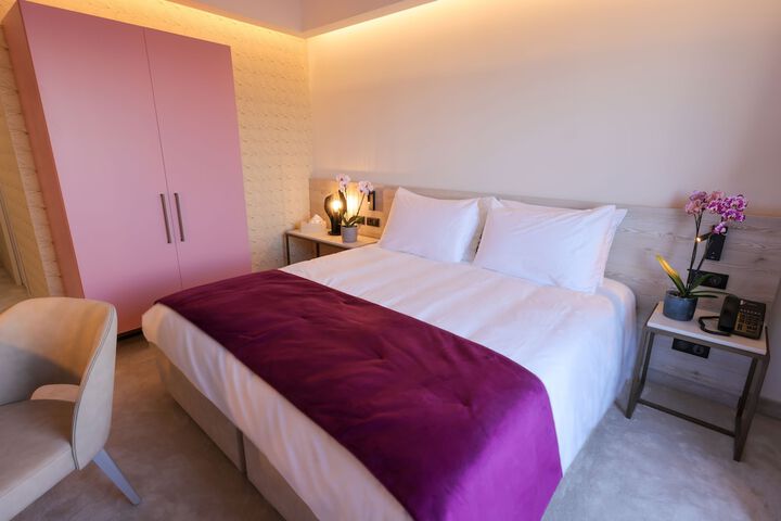 Room 13 of 42
